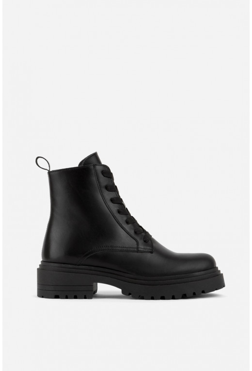 Riri black leather
boots /baize/