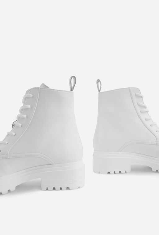 Crush white leather boots /baize/