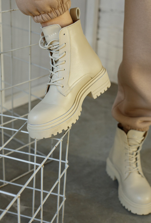 Riri beige leather
boots /baize/
