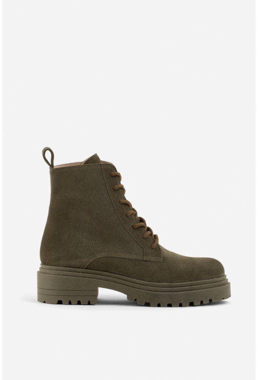 Riri green suede
boots on a tractor sole