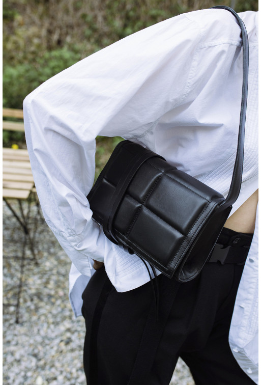 Vianne black leather
shoulder bag /gold/