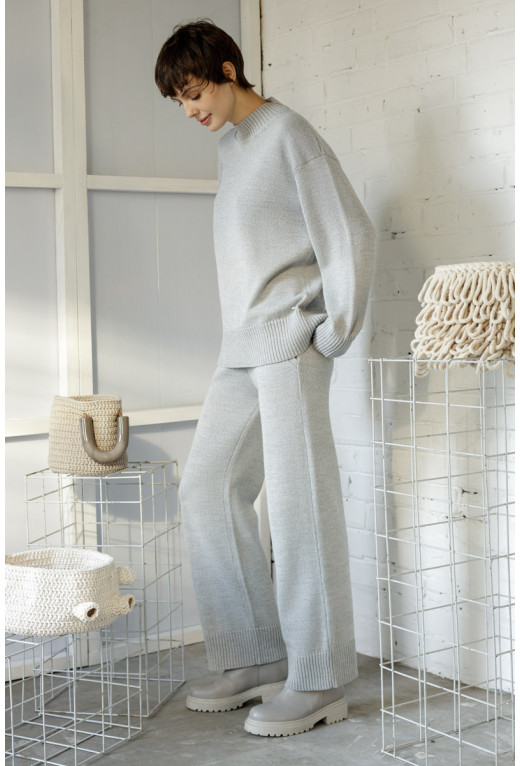 Sam gray
knitted pants