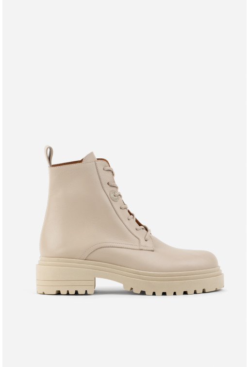Riri beige leather
boots