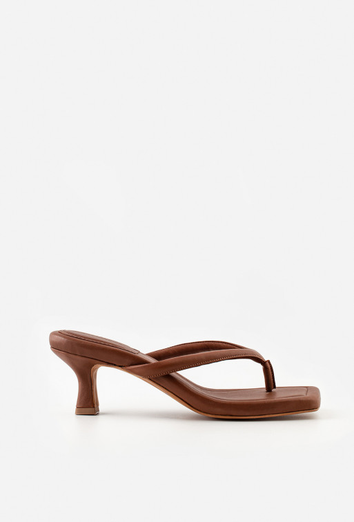 Elza brown leather
flip flops