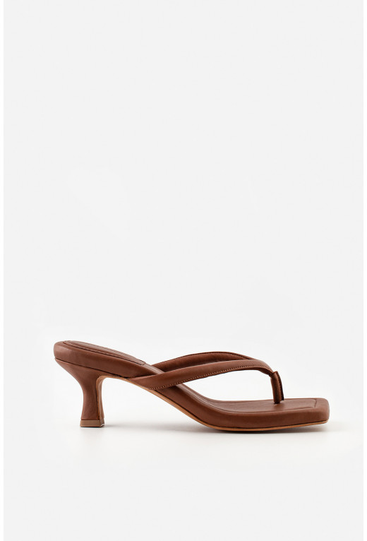 Elza brown leather flip flops