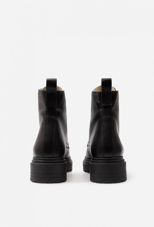 Riri black leather
boots /fur/