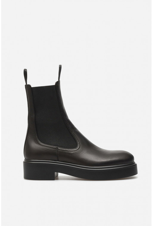 Taya black leather
chelsea boots /baize/