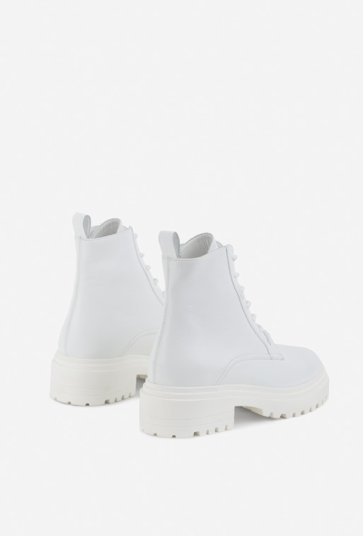 Crush white leather 
platform boots /fur/