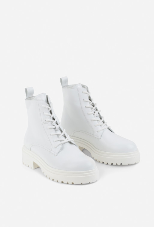 Crush white leather 
platform boots /fur/