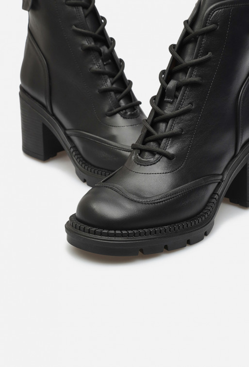 Ksenya black leather ankle boots /baize/