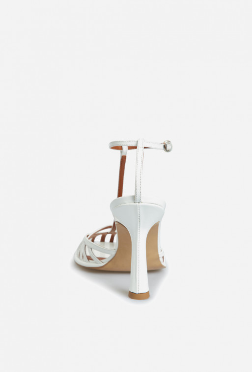 Goldie white patent-leather sandals /9 cm/