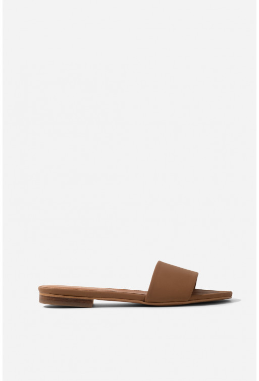 Reese light-brown leather
sandals