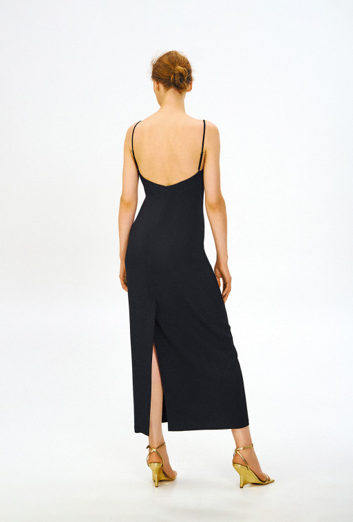 Dress with thin straps of black color
