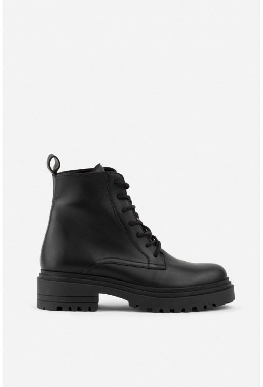 Riri black leather boots with wool