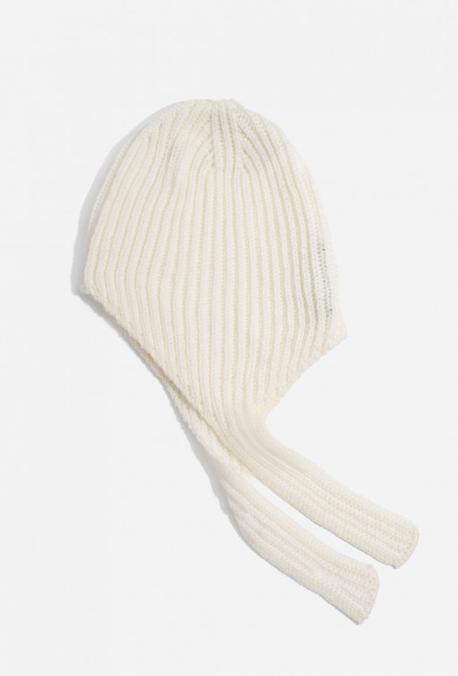 Milky knitted hat with ties